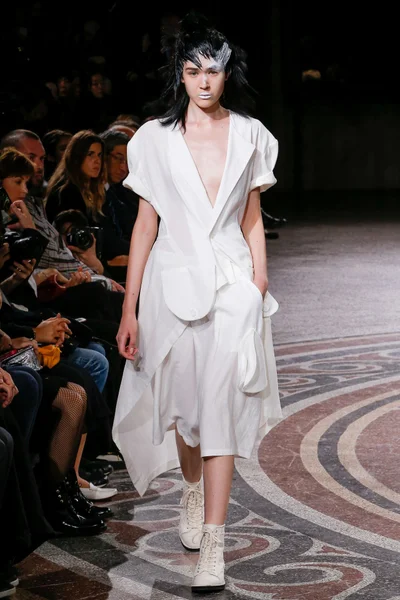 Look 27
